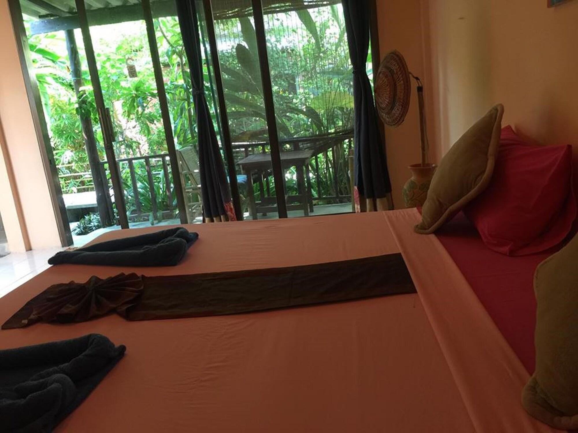Cha-Ba Bungalow & Art Gallery Ko Lanta エクステリア 写真