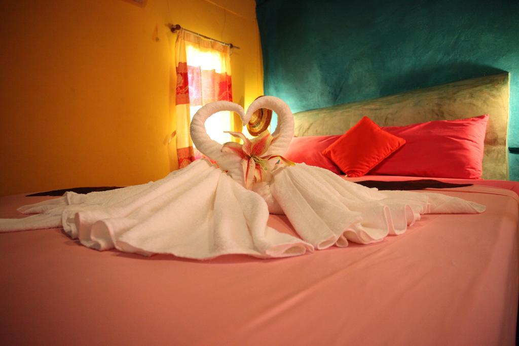 Cha-Ba Bungalow & Art Gallery Ko Lanta エクステリア 写真